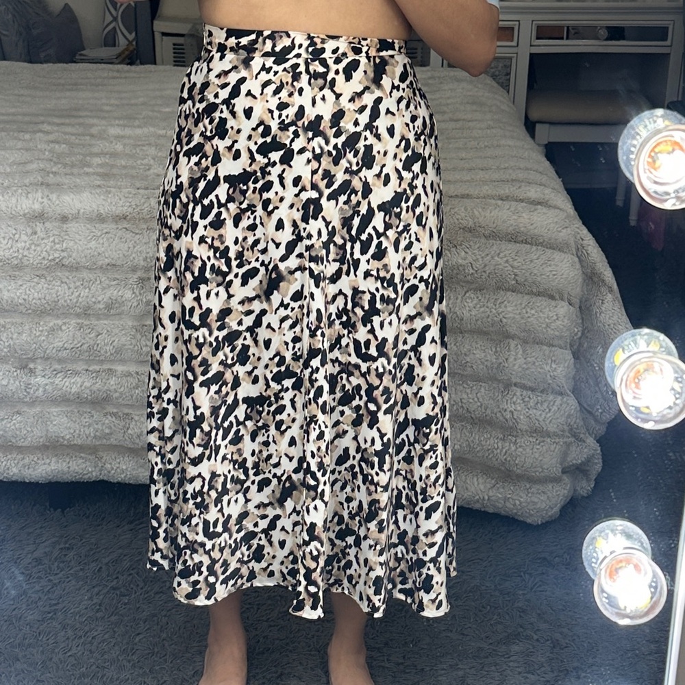 Banana Republic Leopard Print Midi Skirt size 4 in good condition